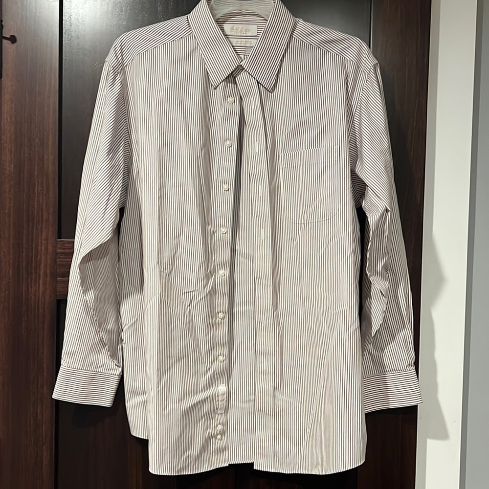 Gold Label Roundtree and Yorke Mens dress shirt